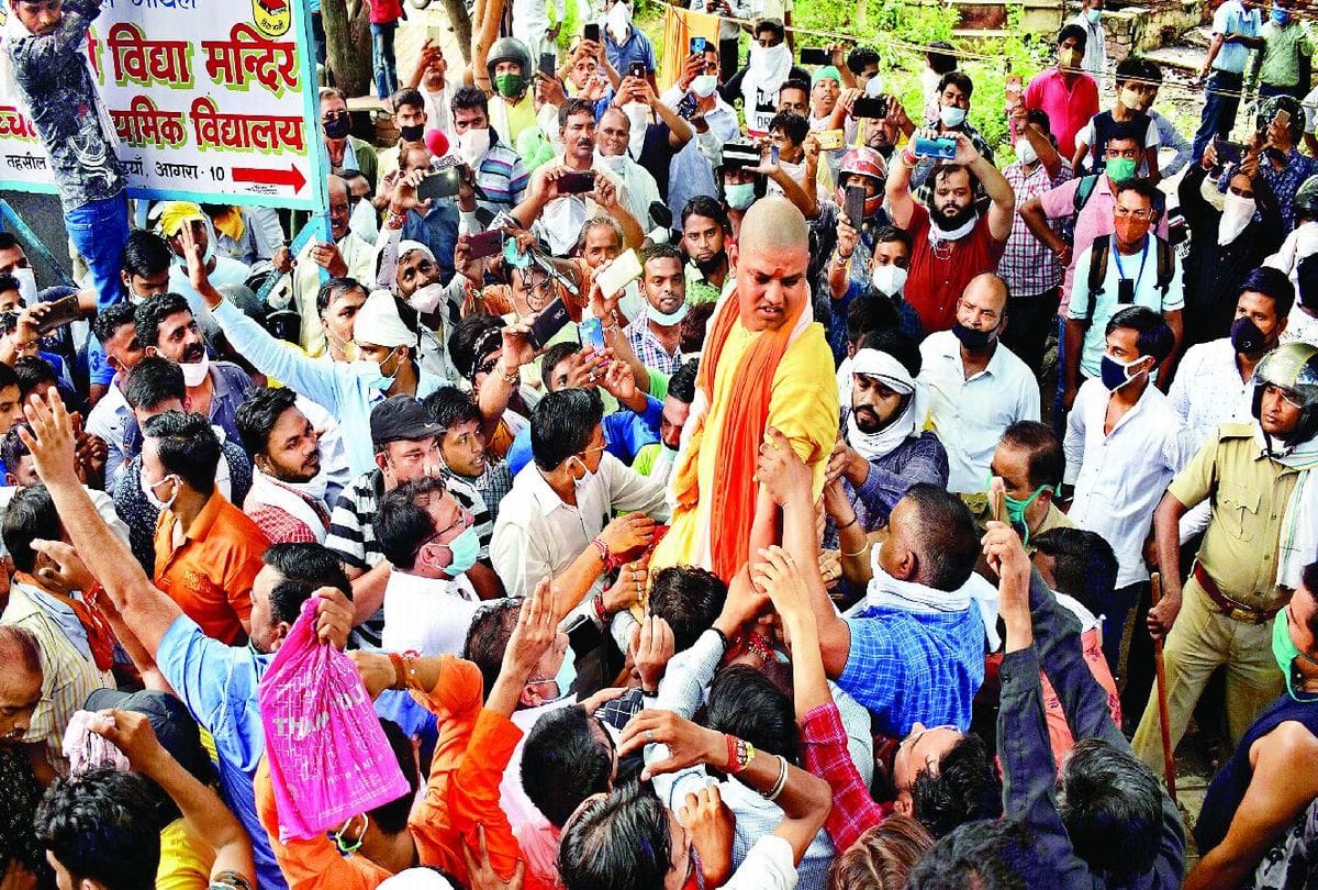 gareeb sena protest for electricity bill waiver in agra