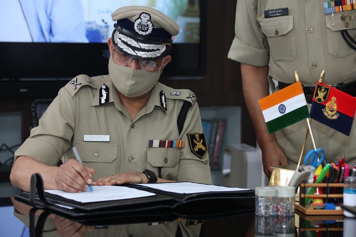 Rakesh Asthana takes charge of DG BSF