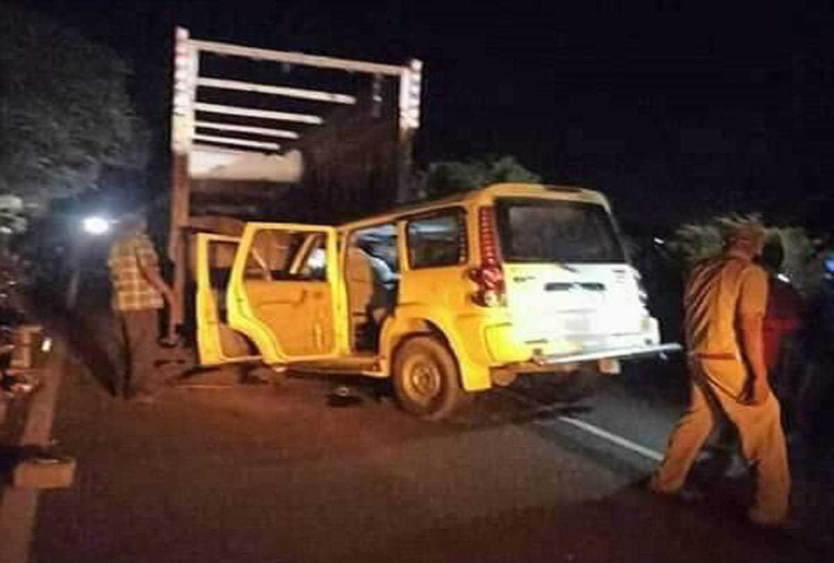 big road accident in balrampur Scorpio hit by truck