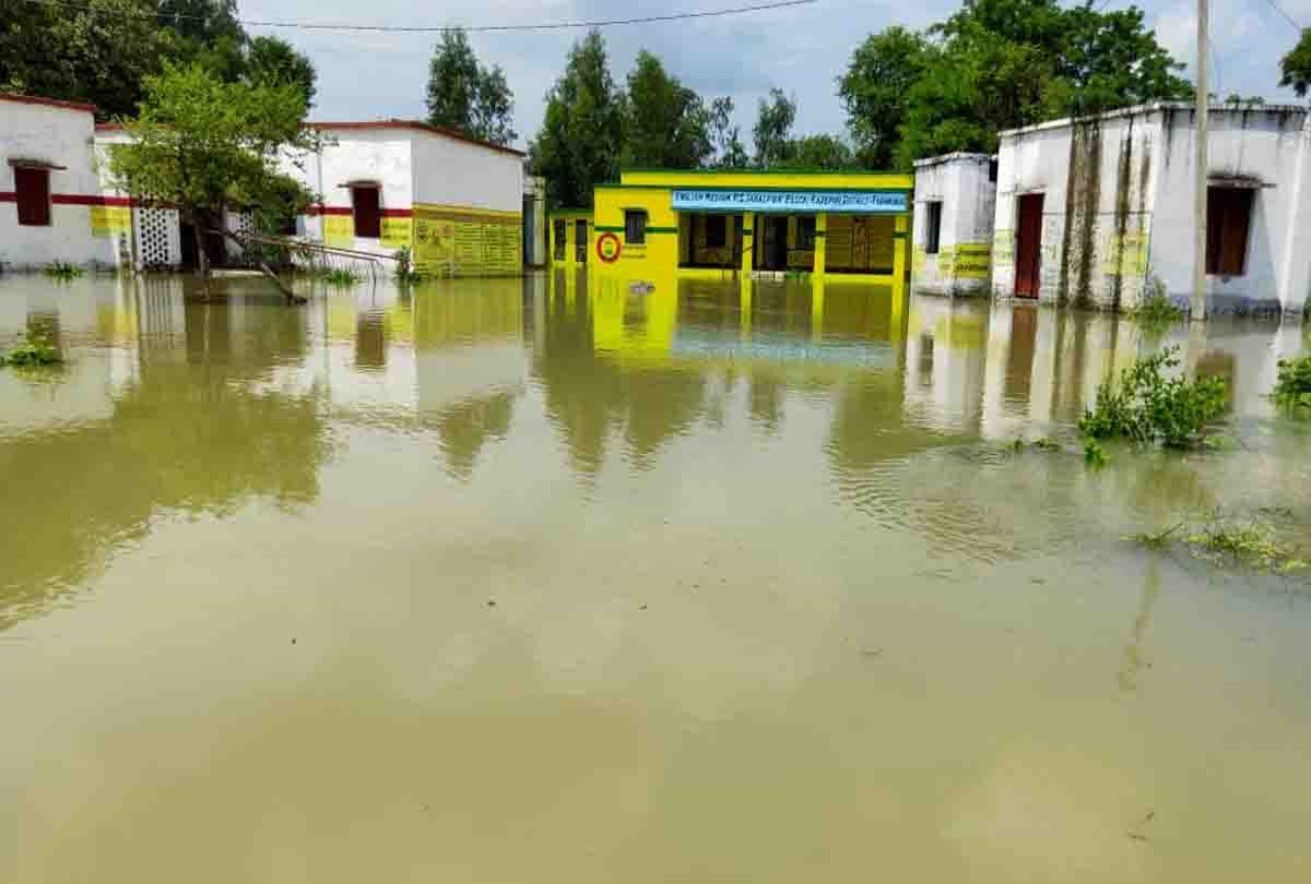 Rivers continue to increase, flood in farrukhabad up