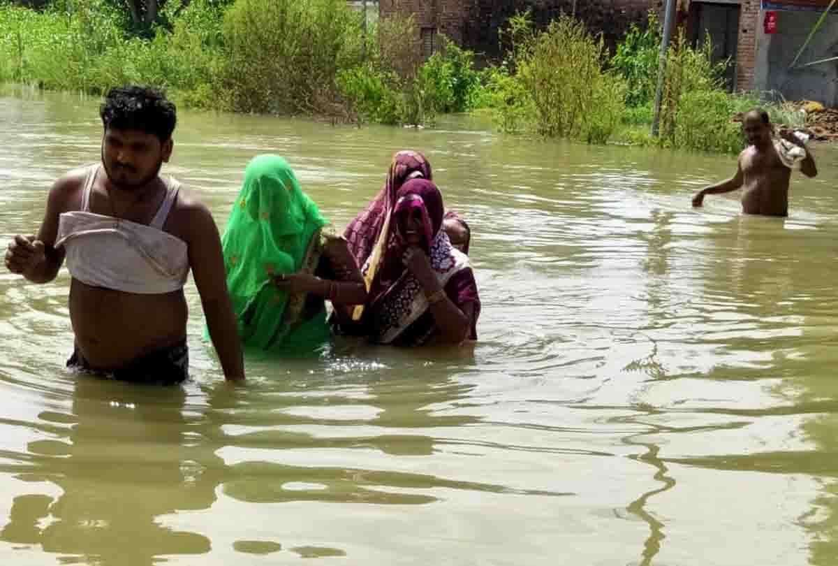 Rivers continue to increase, flood in farrukhabad up