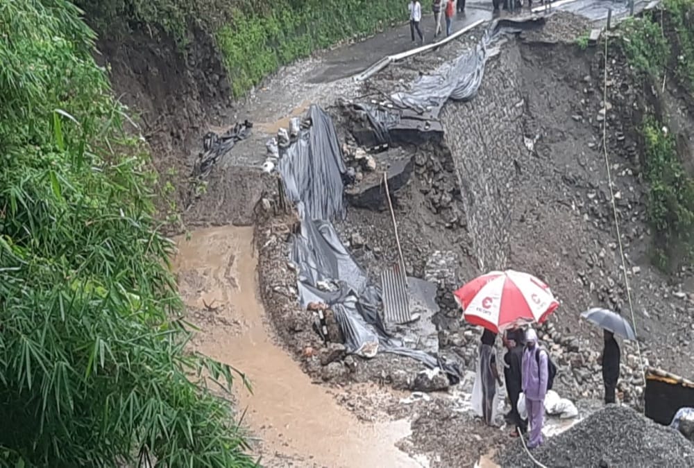 Weather Forecast Today Update in Uttarakhand: Landslide on  Dehradun Mussoorie Road, Traffic jam