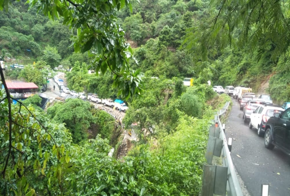 Weather Forecast Today Update in Uttarakhand: Landslide on  Dehradun Mussoorie Road, Traffic jam