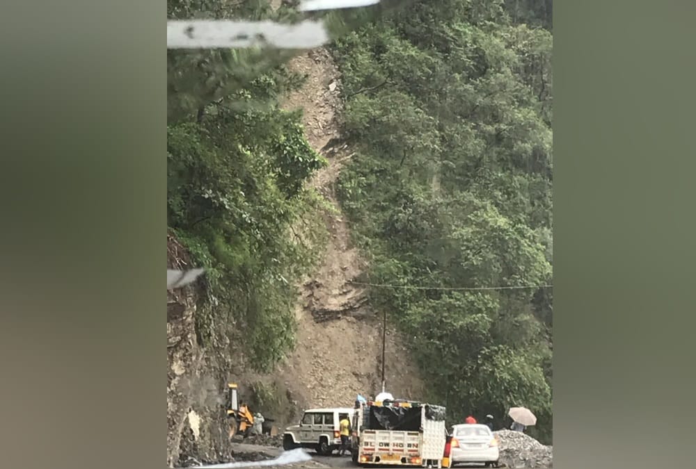 Weather Forecast Today Update in Uttarakhand: Landslide on  Dehradun Mussoorie Road, Traffic jam