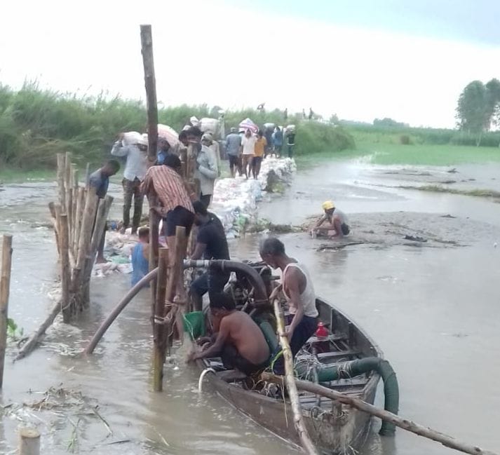 the constrect tatbandh with mudd and wooden roles, the water rewached in field and ways