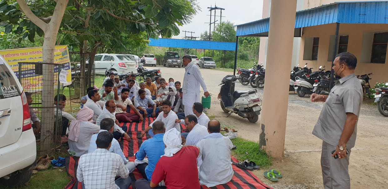 Consumers kept circling, employees kept raising slogans.