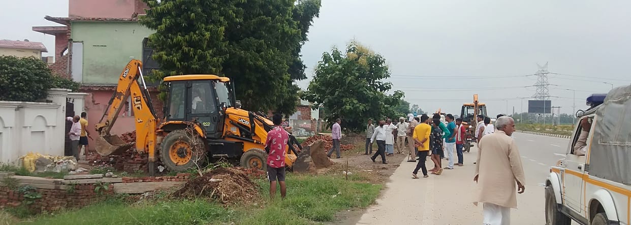 the nhri team take possession in nh235 lend, police force are present