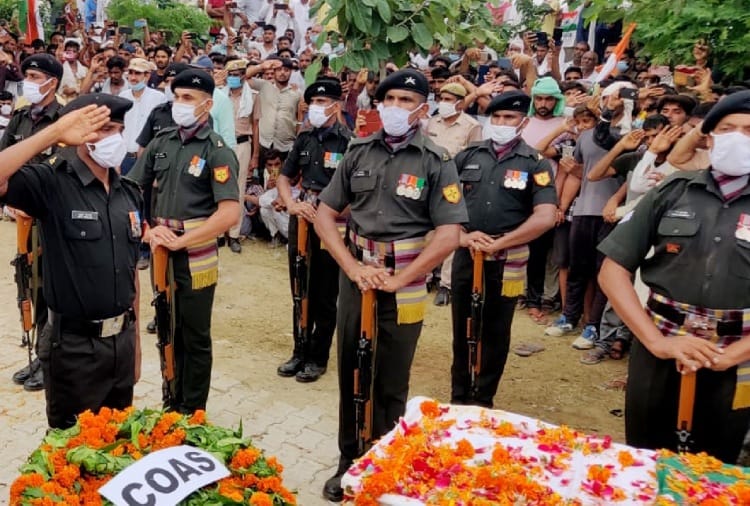 Haryana News in Hindi: Last rites of Shaheed Satpal at Agroha of Haryana