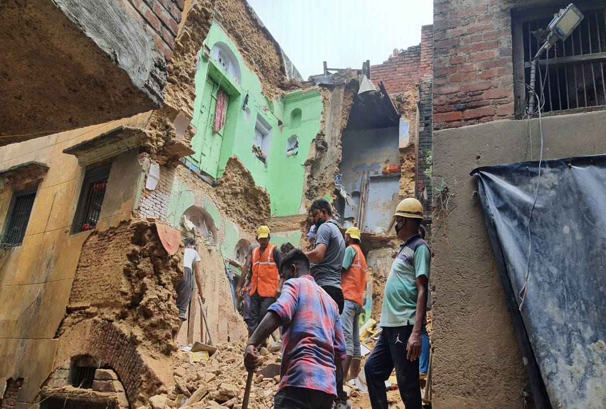 House Collapsed In Mantola