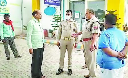 Bullet at petrol pump in Faridpur, salesman dies