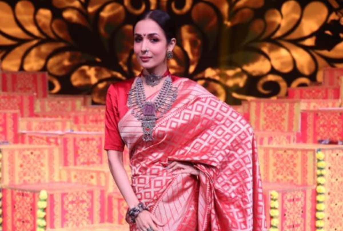 kareena kapoor malaika arora stylish look with girl gang pics viral on social media