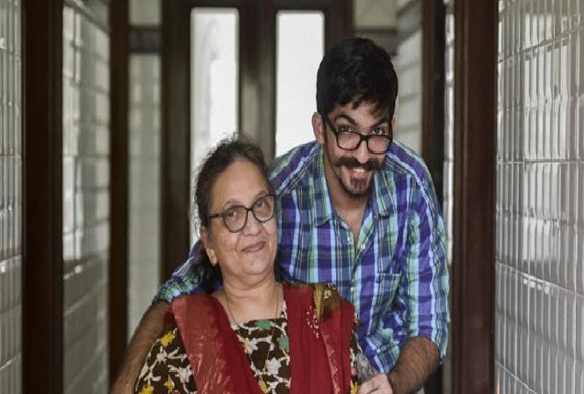 quit the job of google and sell mother's recipe samosa and kachori story of munaf successor