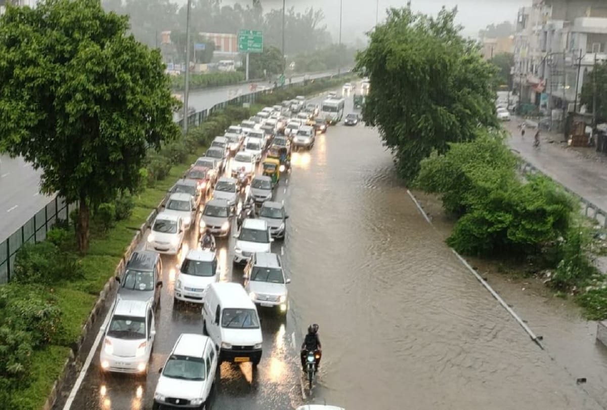 Delhi NCR Rain News: Noida, Ghaziabad, Palwal, Gurugram, Faridabad receives heavy rainfall and water logging on roads see pictures