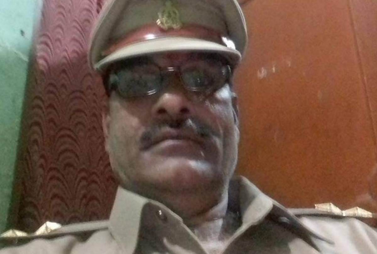 Excise sub inspector shoots himself in Sultanpur.