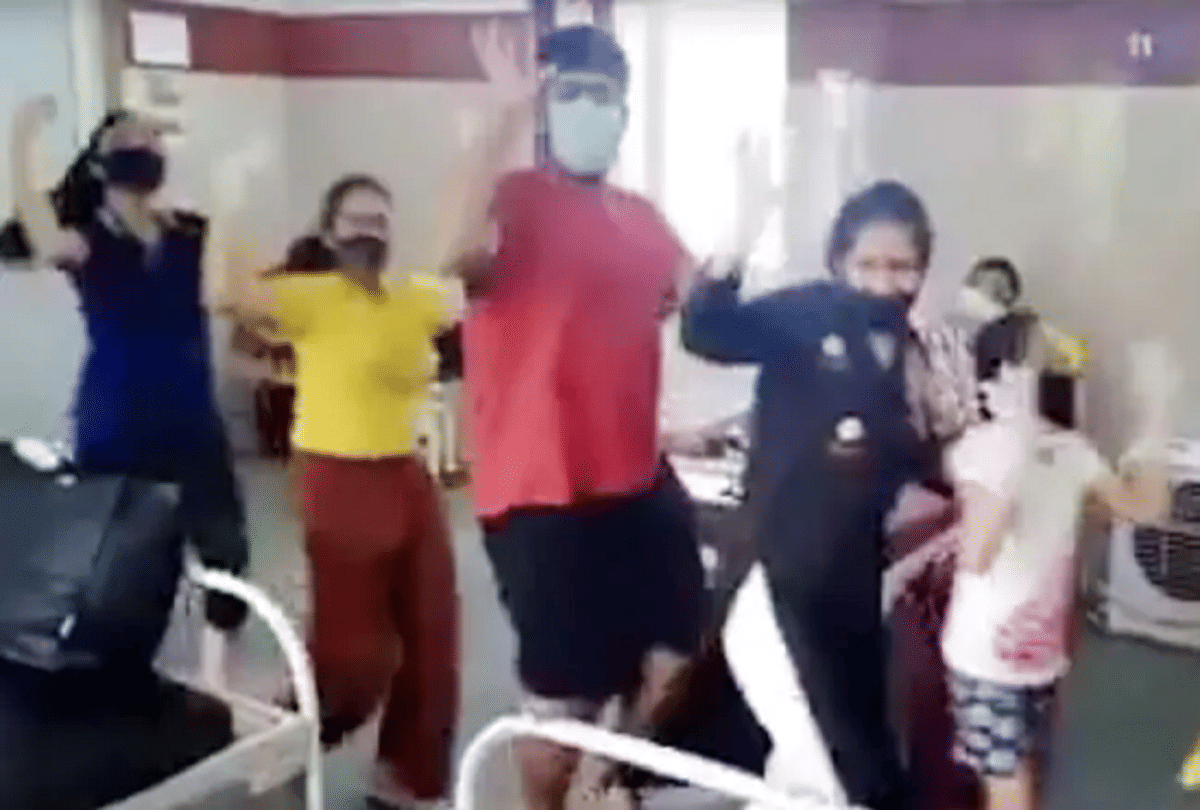 madhya pradesh katani family celebrates after defeating coronavirus dance on sushant singh rajput song video goes viral