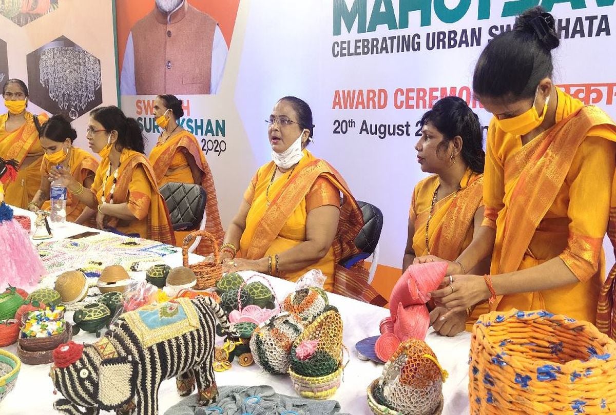 स्वयं सहायता समूह की महिलाएं जिनसे पीएम मोदी ने किया संवाद