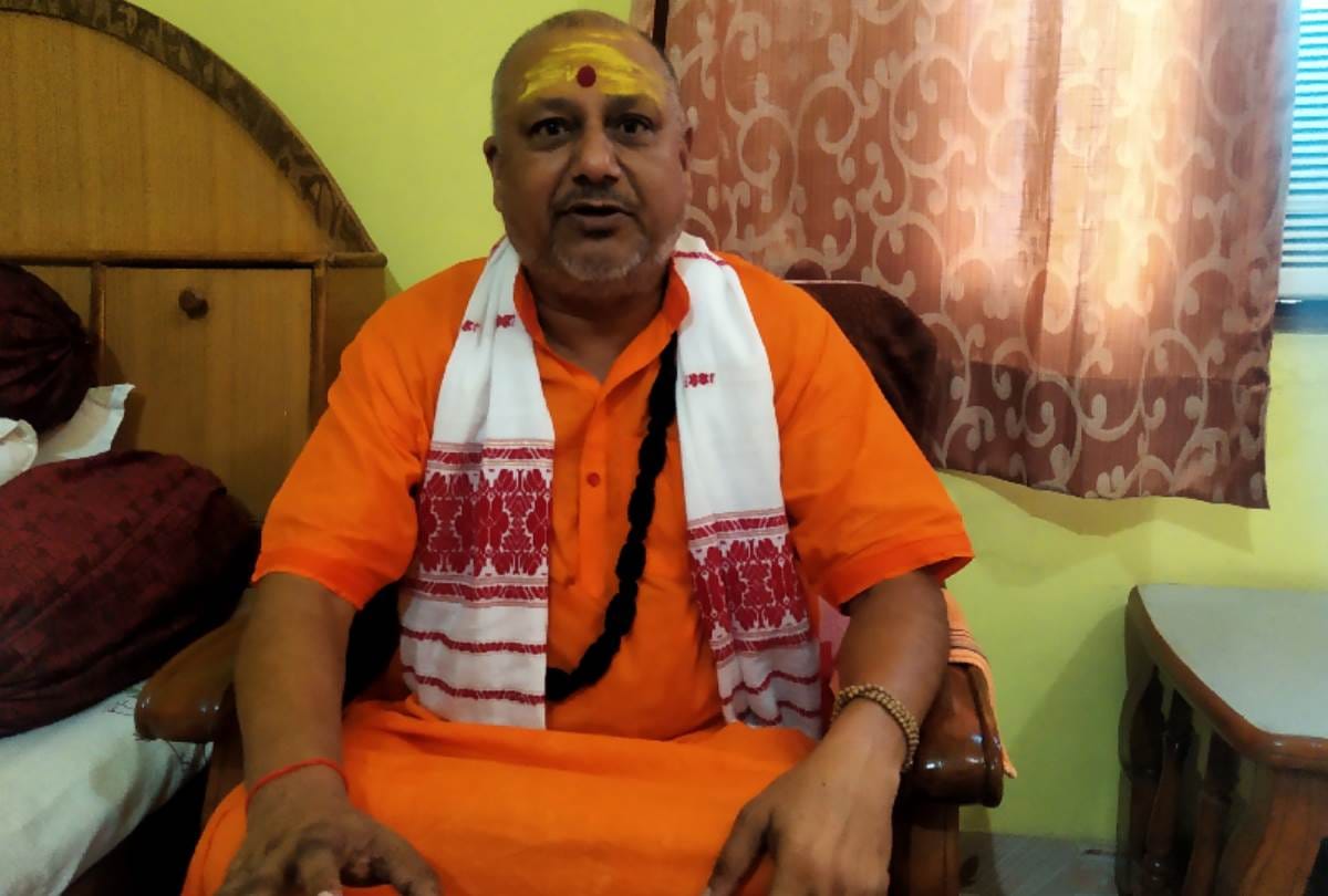government should implement population control law in the country soon, says swami yatindranand giri