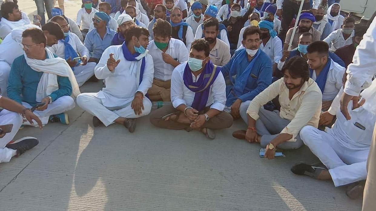 Chandrasekhar Ravan reached Azamgarh, sat on dharna for 5 hours