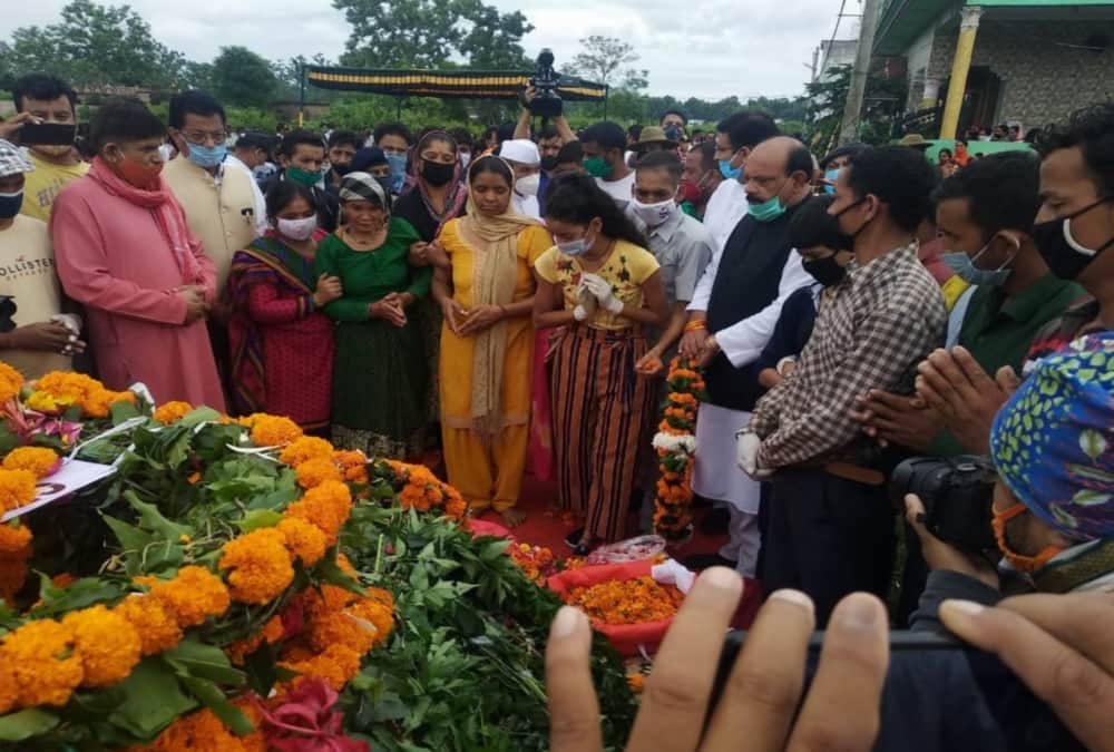 Soldier Rajendra Singh Negi Martyr on pakistan Border, Daughter Says on father Funeral She will also go in indian army