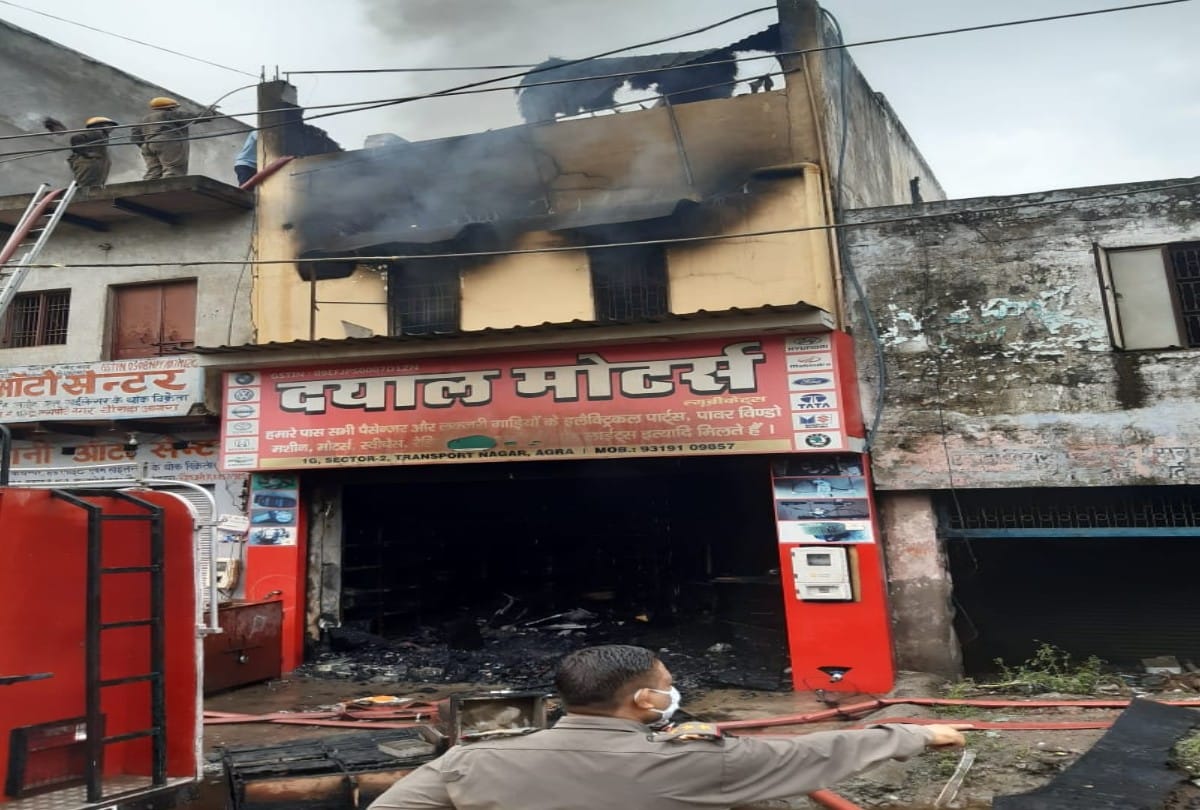 Massive Fire In Auto Parts Shop Transport Nagar Agra