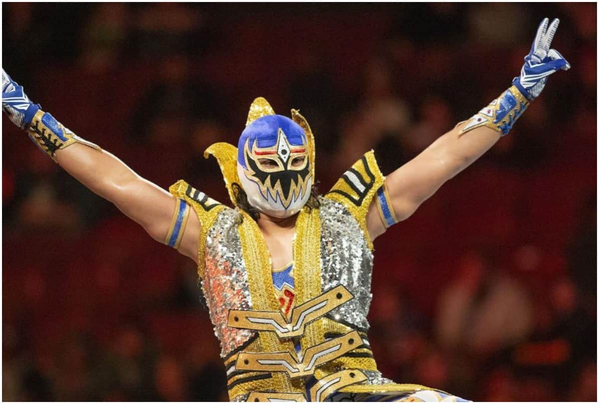 3 WWE superstars accidentally unmasked during match