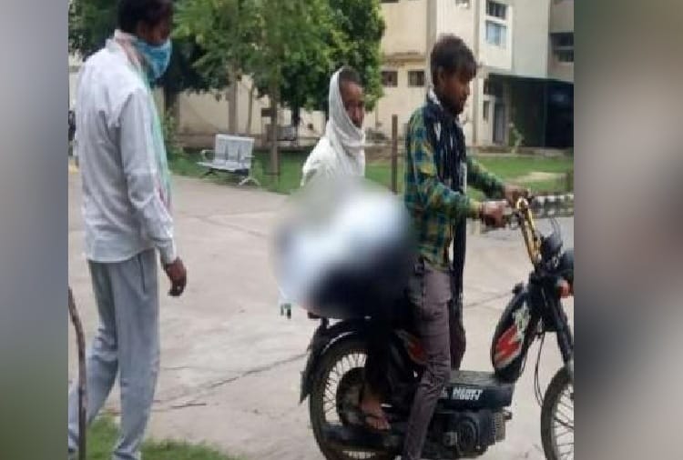 Father had to take dead body of daughter on a moped vehicle in Haryana