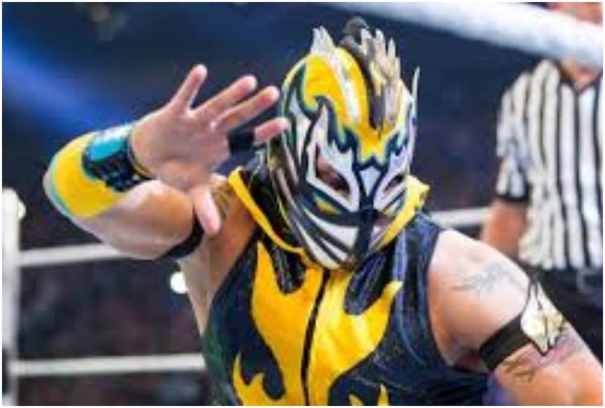 3 WWE superstars accidentally unmasked during match