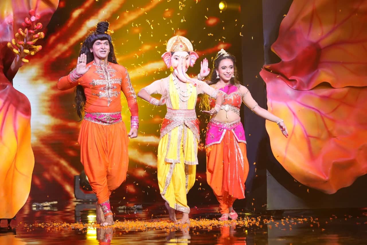 Exclusive Pictures Of Ganapati arrival on the set of Indias Best Dancer