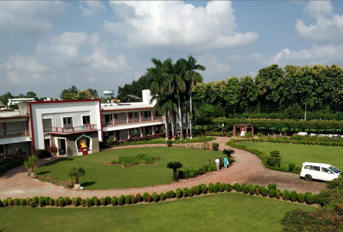 special story Dr. Vimal Kumar Modi made beautiful garden on six acres in Arogya Mandir at gorakhpur