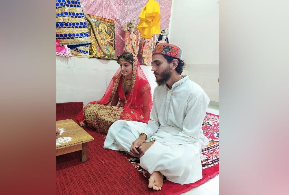 American Boy and Spanish Girl Doing Marriage with pahadi tradition in Uttarakhand Rudraprayag