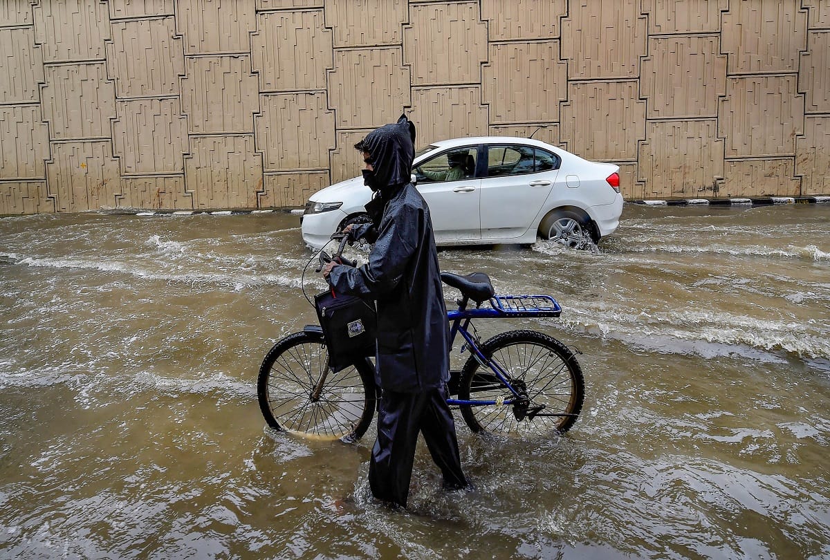 heavy rainfall in delhi ncr gurugram faridabad water logging traffic jam