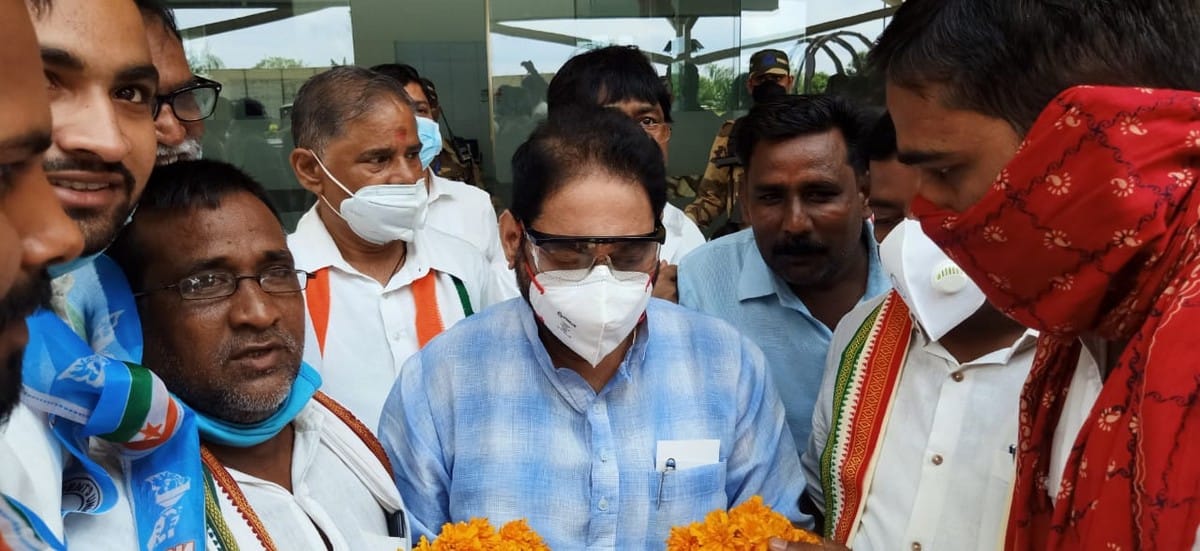 Maharashtra government minister nitin raut targeted the Yogi government, saying atrocities increased in UP