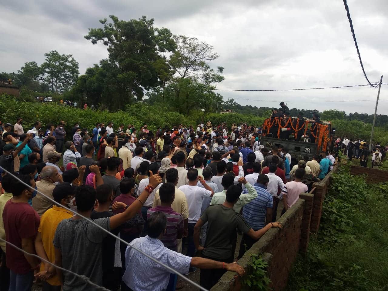 Soldier Rajendra Singh Negi Martyr on pakistan Border, Daughter Says on father Funeral She will also go in indian army