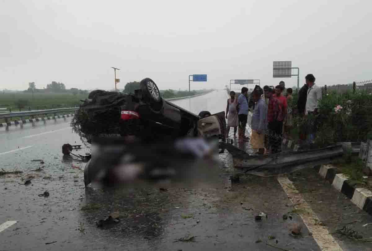 Horrific road accident on Agra Lucknow Expressway, car collided with divider, father and son died