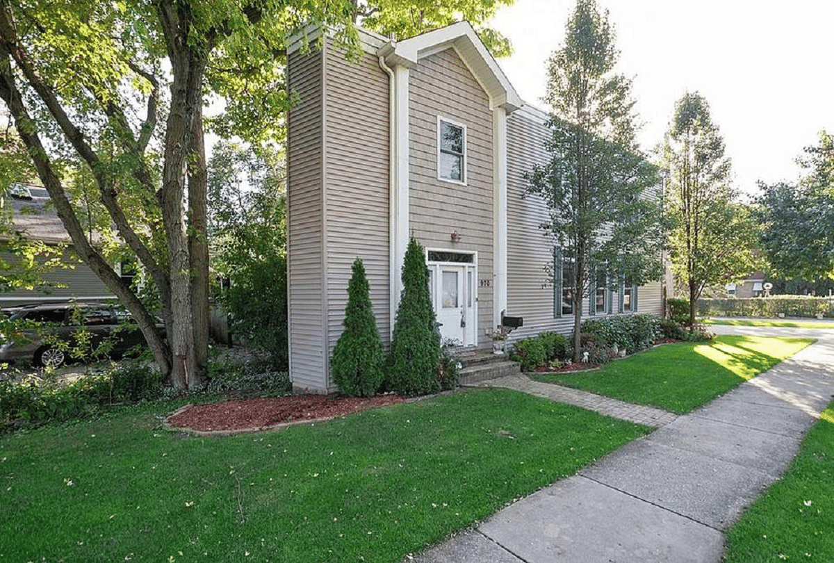 america pie house thinnest house with two and a half bathrooms will be surprised to know price