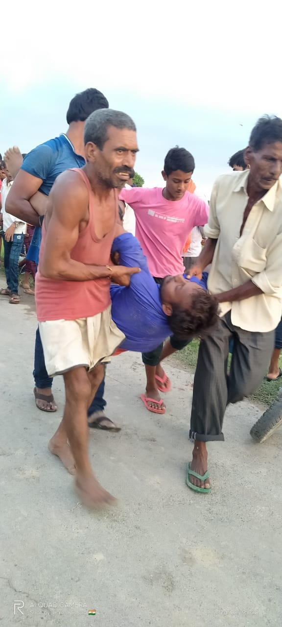 Pratapgarh: Contractor connecting high tension line dies due to current, four villagers also scorched
