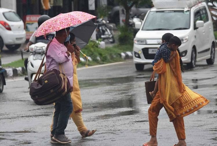 जम्मू कश्मीरः लखनपुर से घाटी तक बिगड़ा मौसम हाईवे बंद नदी नाले उफान पर Jammu And Kashmir