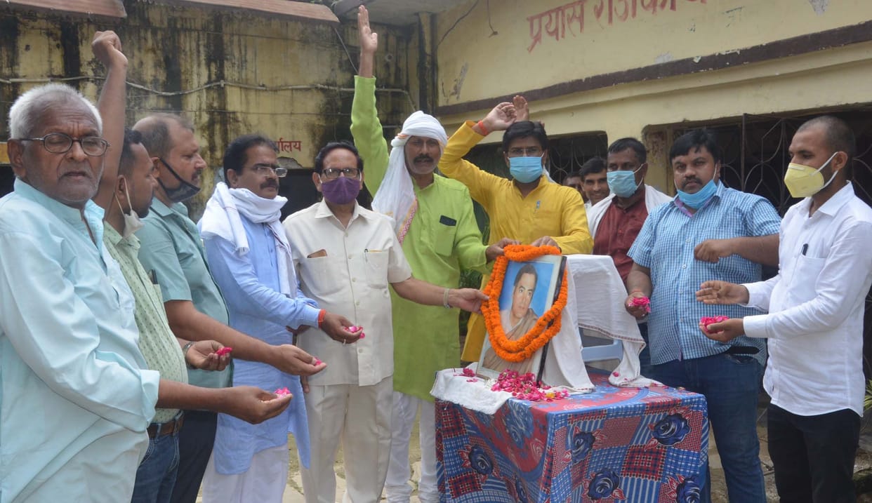 Congressmen salute former Prime Minister, celebrates birthday as communication revolution