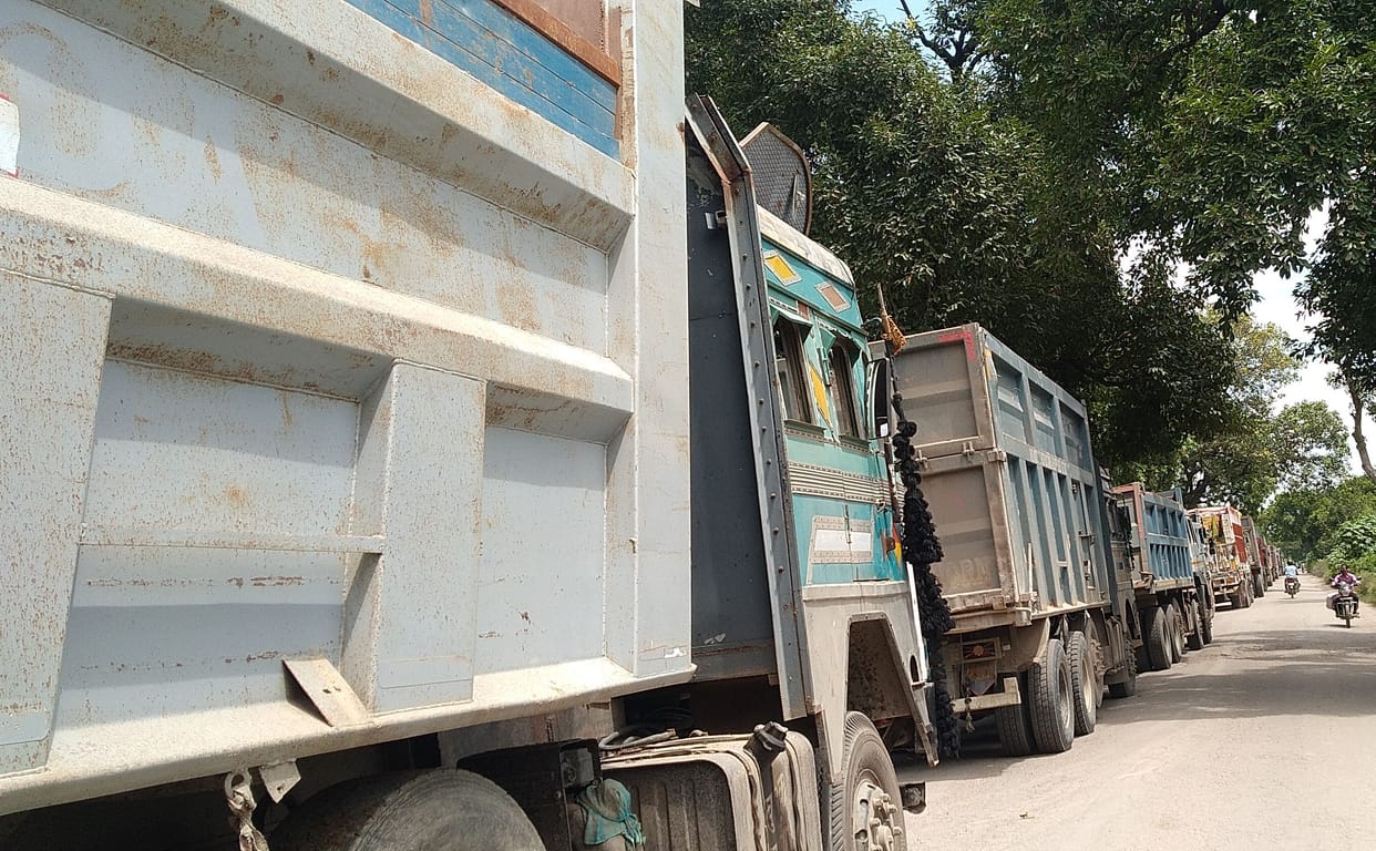 Ajgan-Mohan Road jammed eight hours