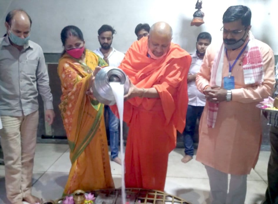 Mahamandaleshwar of Juna Arena worshiped in Shiva temple