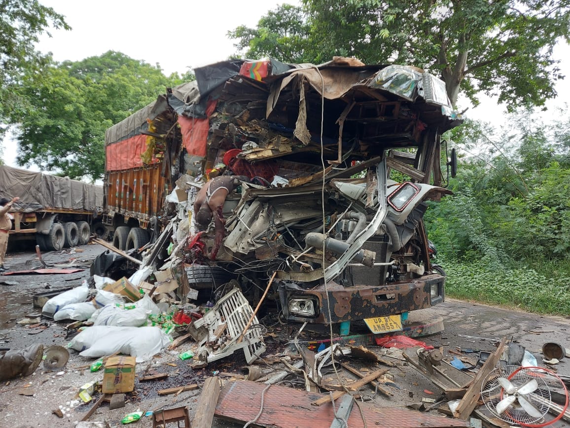 One died and many injured in an accident in Mohanlalganj.