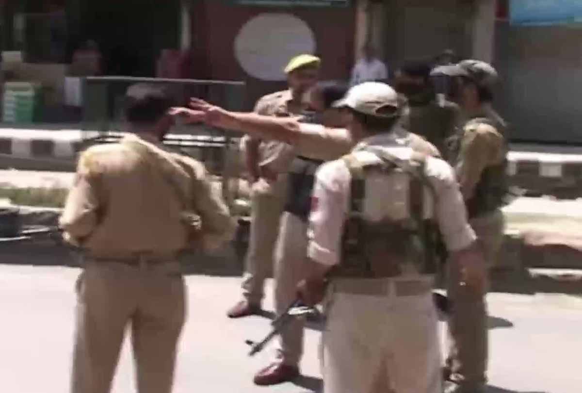 jammu and kashmir news in hindi, 50 bullets recovered from biker in South Kashmir's Anantnag district