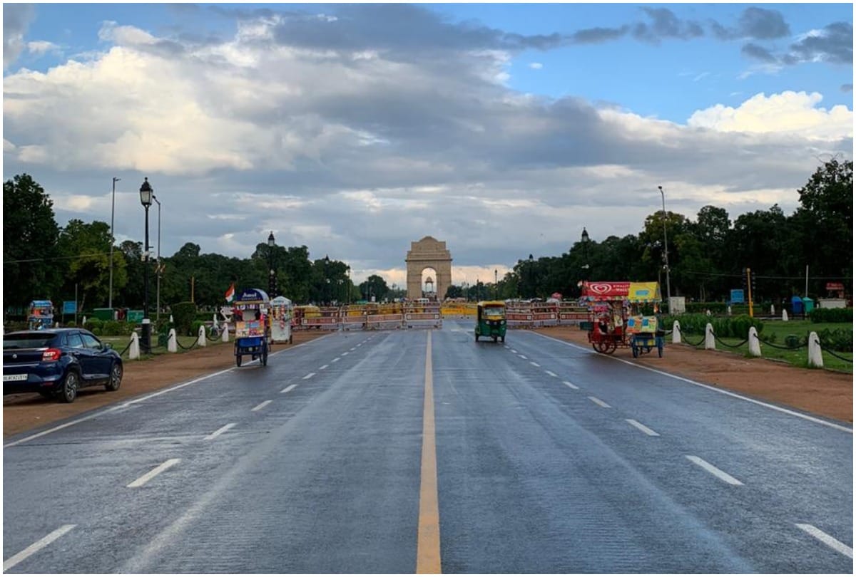 Beautiful view of nature after the rain in Delhi, india gate, rajpath