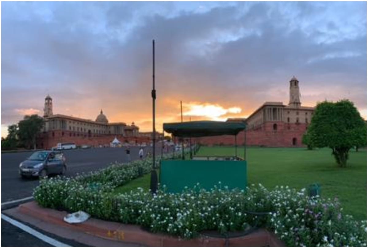 Beautiful view of nature after the rain in Delhi, india gate, rajpath