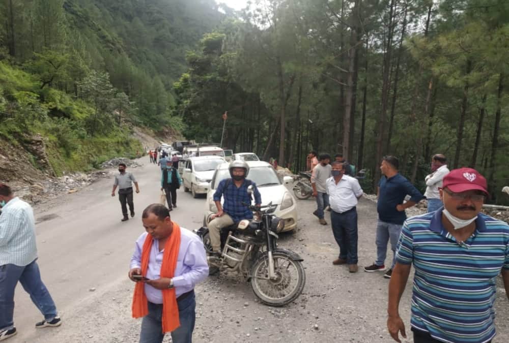 Weather Forecast Today Update in Uttarakhand News: badrinath and kedarnath Highway Closed, Tourist Stuck, Photos