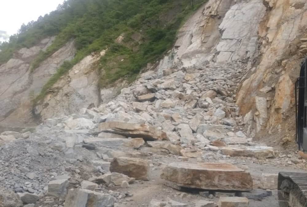 Weather Forecast Today Update in Uttarakhand News: badrinath and kedarnath Highway Closed, Tourist Stuck, Photos