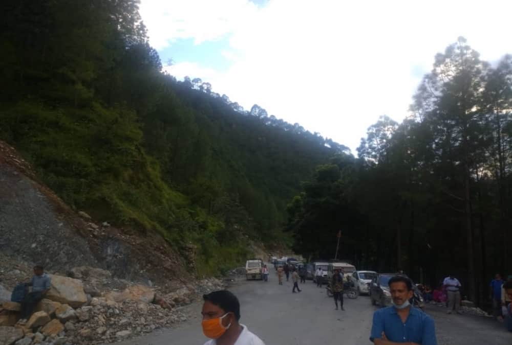 Weather Forecast Today Update in Uttarakhand News: badrinath and kedarnath Highway Closed, Tourist Stuck, Photos