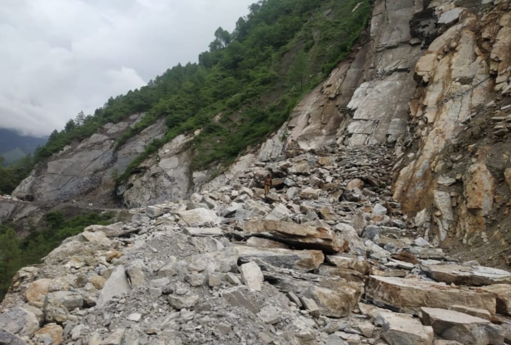 Weather Forecast Today Update in Uttarakhand News: 300 Roads Closed in state