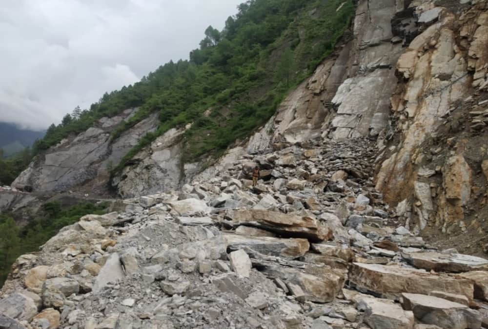 Weather Forecast Today Update in Uttarakhand News: badrinath and kedarnath Highway Closed, Tourist Stuck, Photos