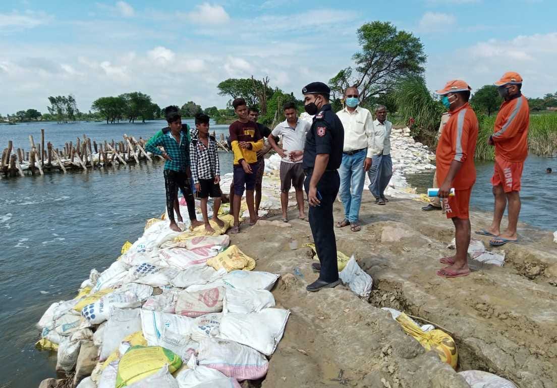 Despite the decrease in the water level of the Ghaghra, the miseries of the people have not reduced